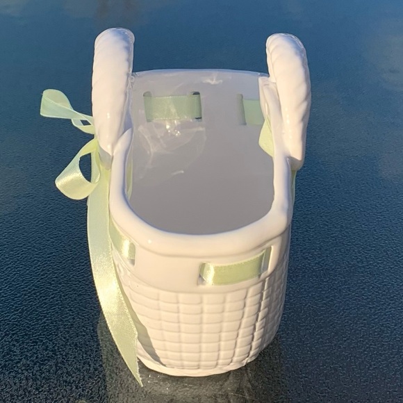 Small White Ceramic Market Basket Figurine with Pastel Green Ribbon - Picture 4 of 7